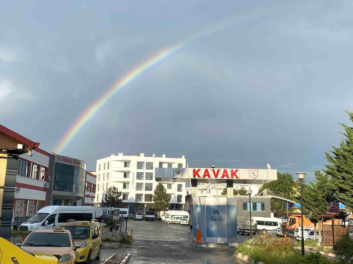 Kavak\'ta Gökkuşağı Görsel Şölen Sunuyor