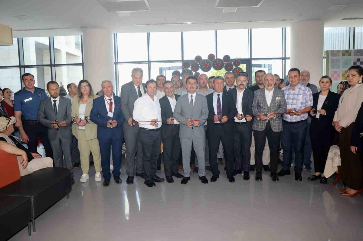 Acıpayam\'da halk eğitim kursiyerleri yıl boyunca ürettiklerini sergiledi