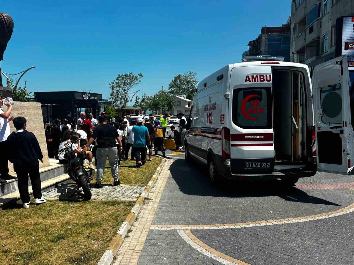 Akçakoca\'da Trafik Kazası: Motosiklet Sürücüsü Yaralı