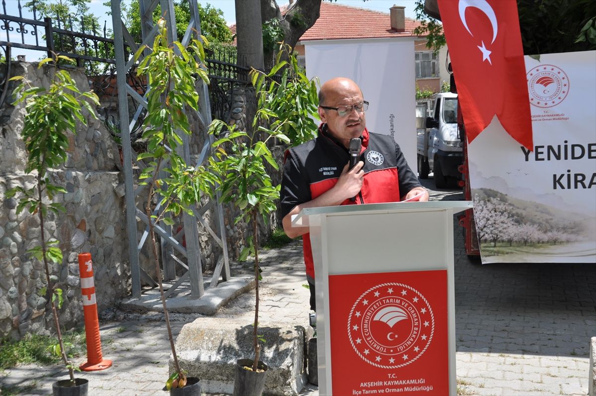 Yeni Kiraz Fidanları Dağıtıldı