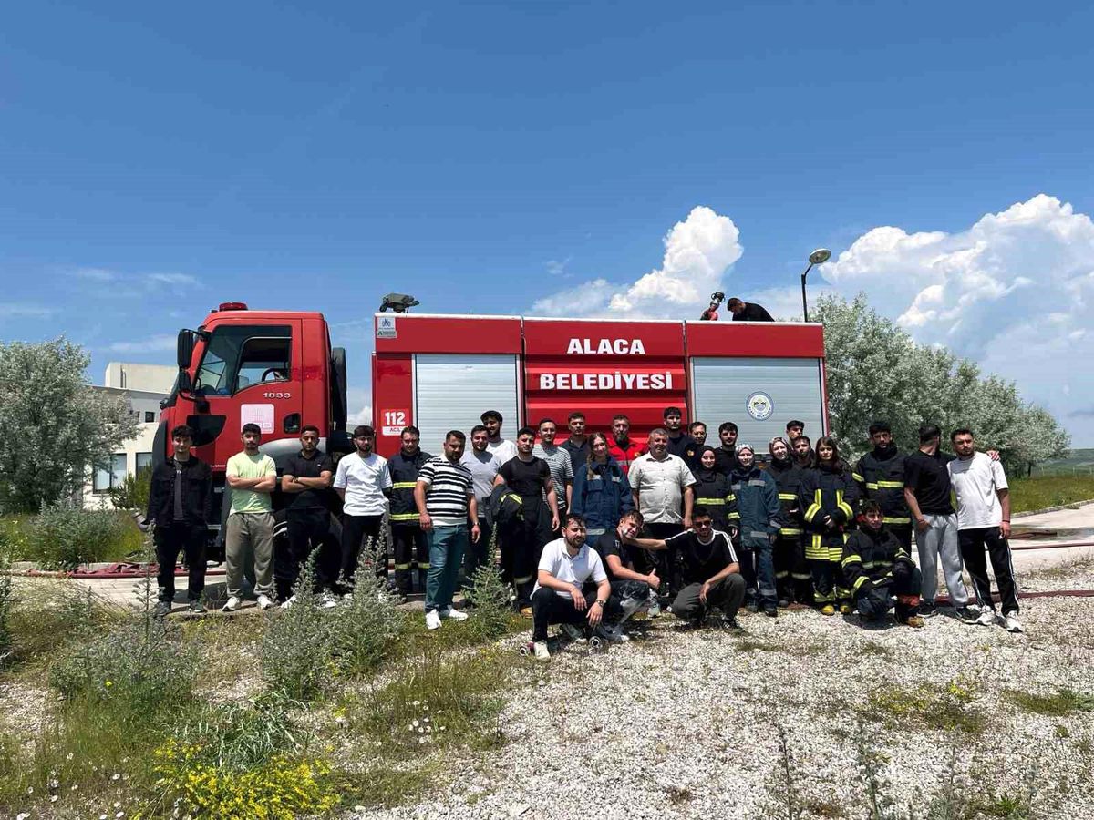 Alaca\'da üniversite öğrencilerine uygulamalı yangın eğitimi
