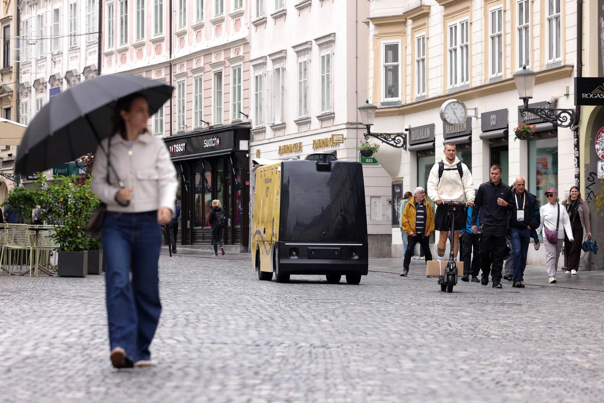 Ljubljana\'da Akıllı Teslimat Robotu Başladı