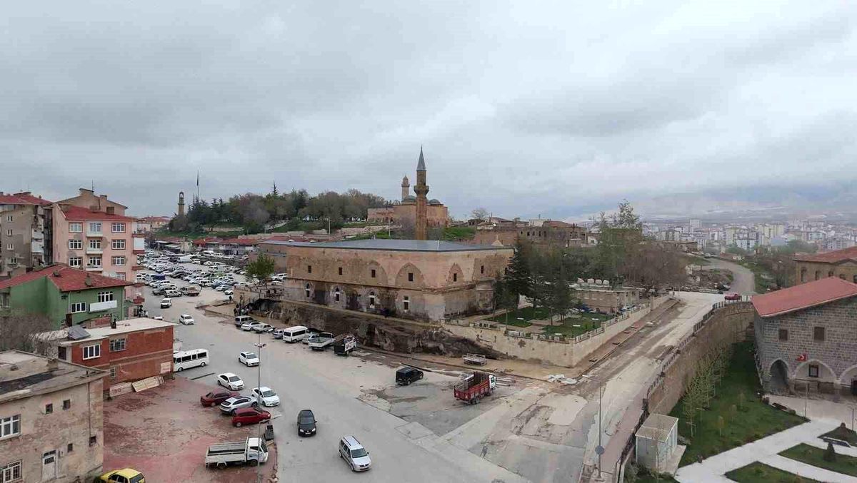 Sungur Bey Cami 691 yıl sonra yeniden ibadete açılıyor
