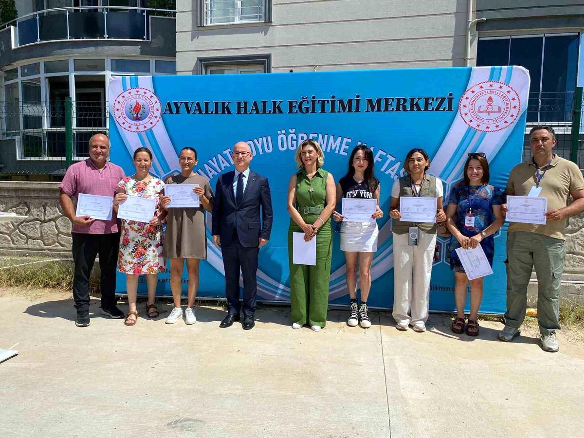 Ayvalık\'ta emek ve azmin buluştuğu AHEM sergisine yoğun ilgi