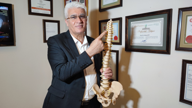 Başının üzerine suya atlayanlar dikkat: Bir anlık hata ömür boyu felce neden olabilir