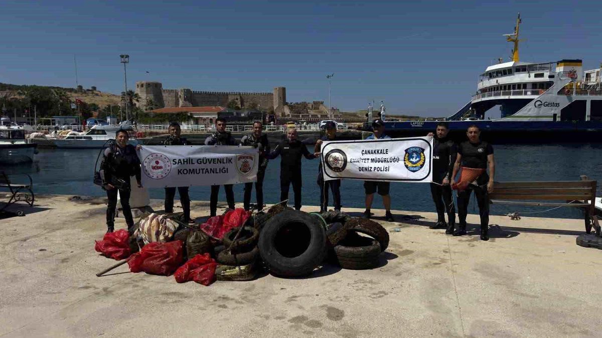 Bozcaada\'da Deniz Dibi Temizliği