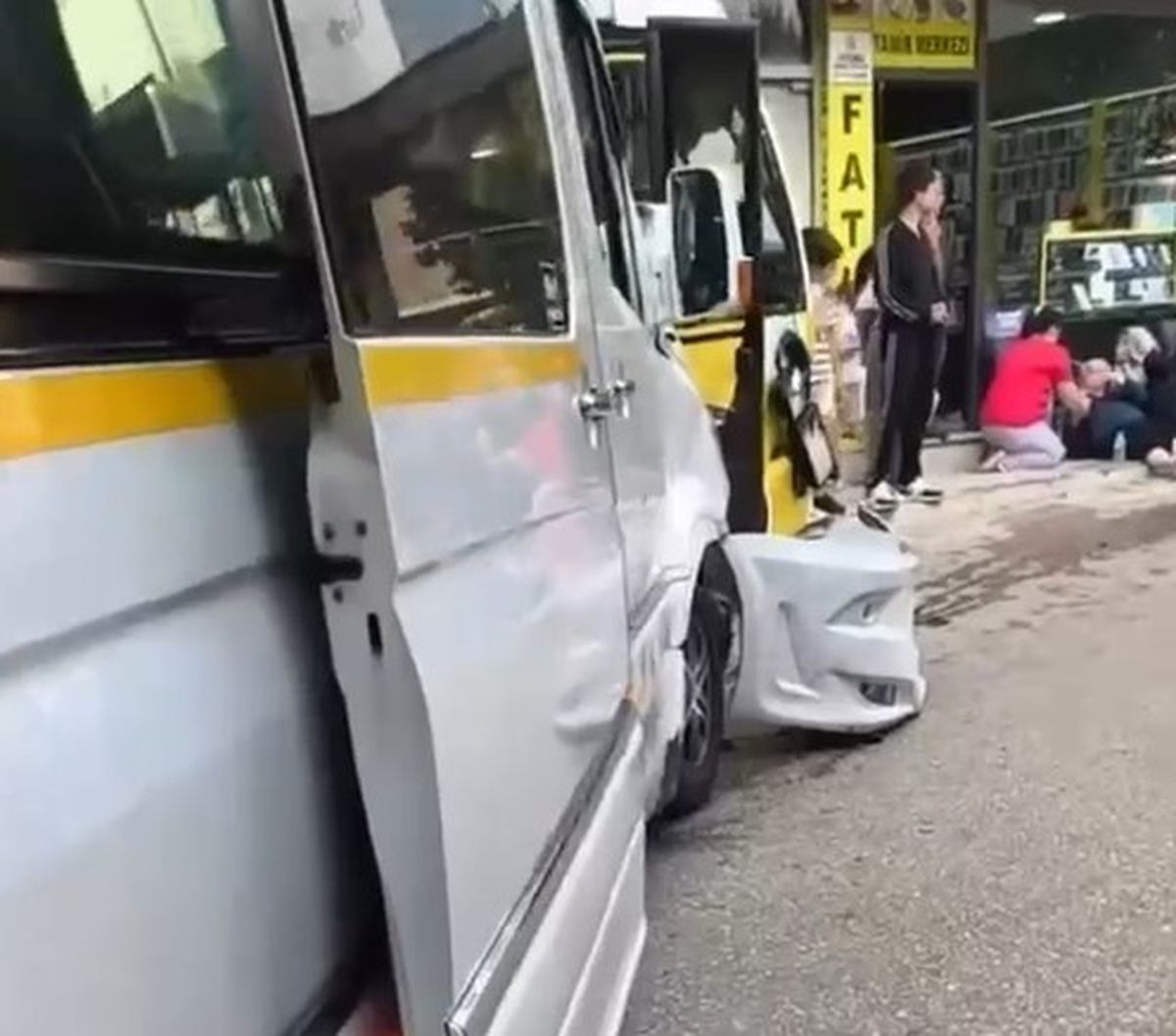 Bursa\'da Otobüs-Minibüs Kazası: 5 Yaralı