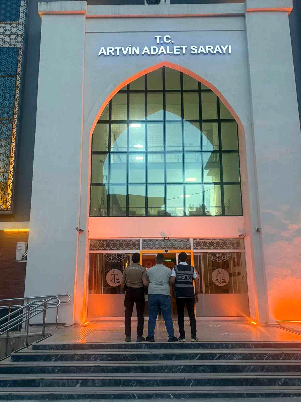 Firar Eden Hükümlü Ardanuç\'ta Yakalandı