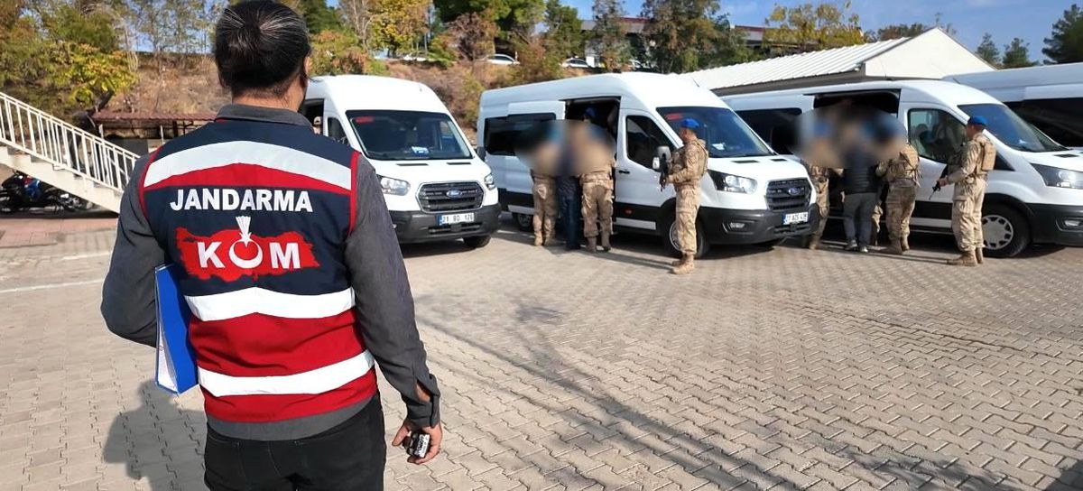 Diyarbakır\'da Narkotik Operasyonu: 18 Gözaltı
