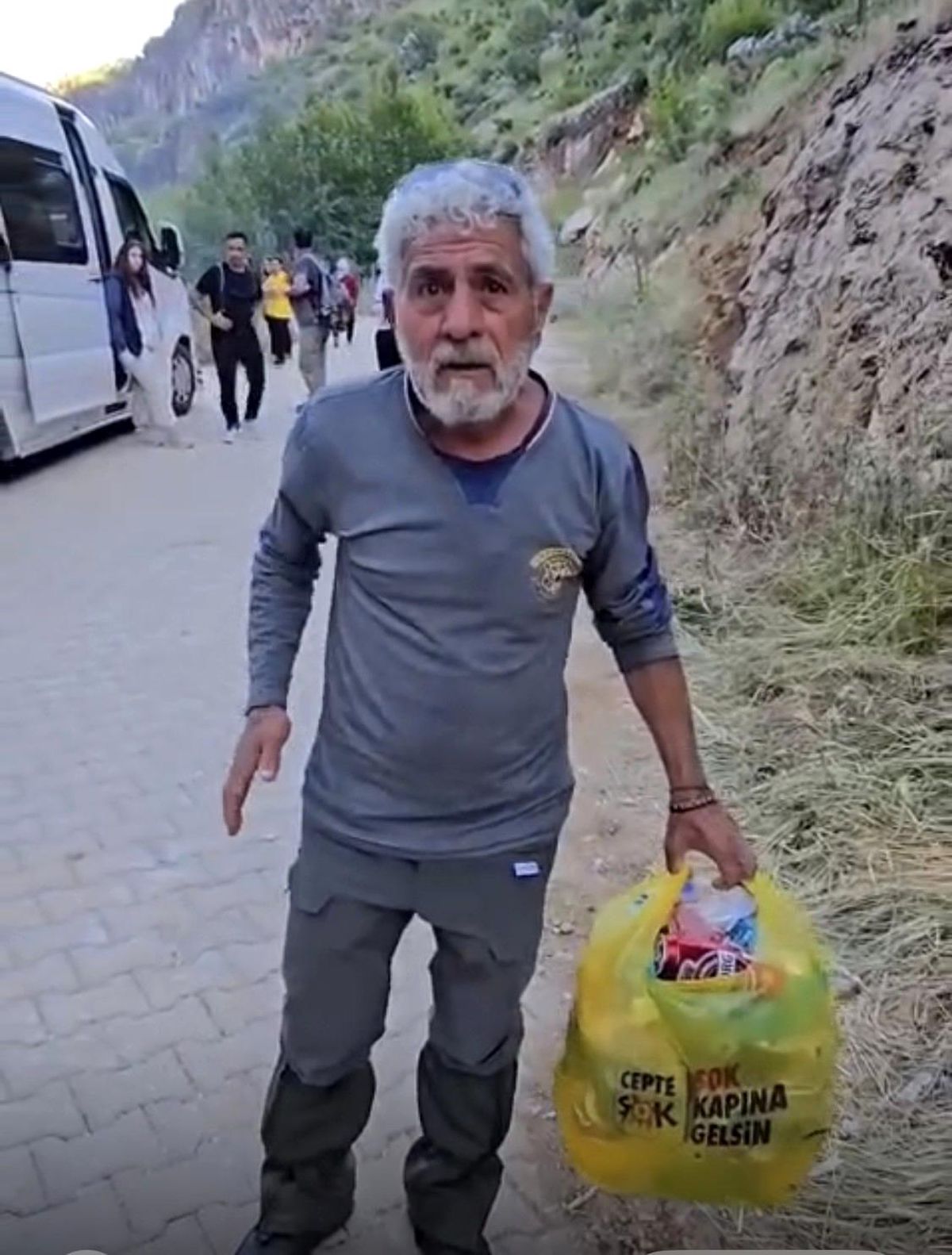 Duyarlı Vatandaş Çöpleri Topladı