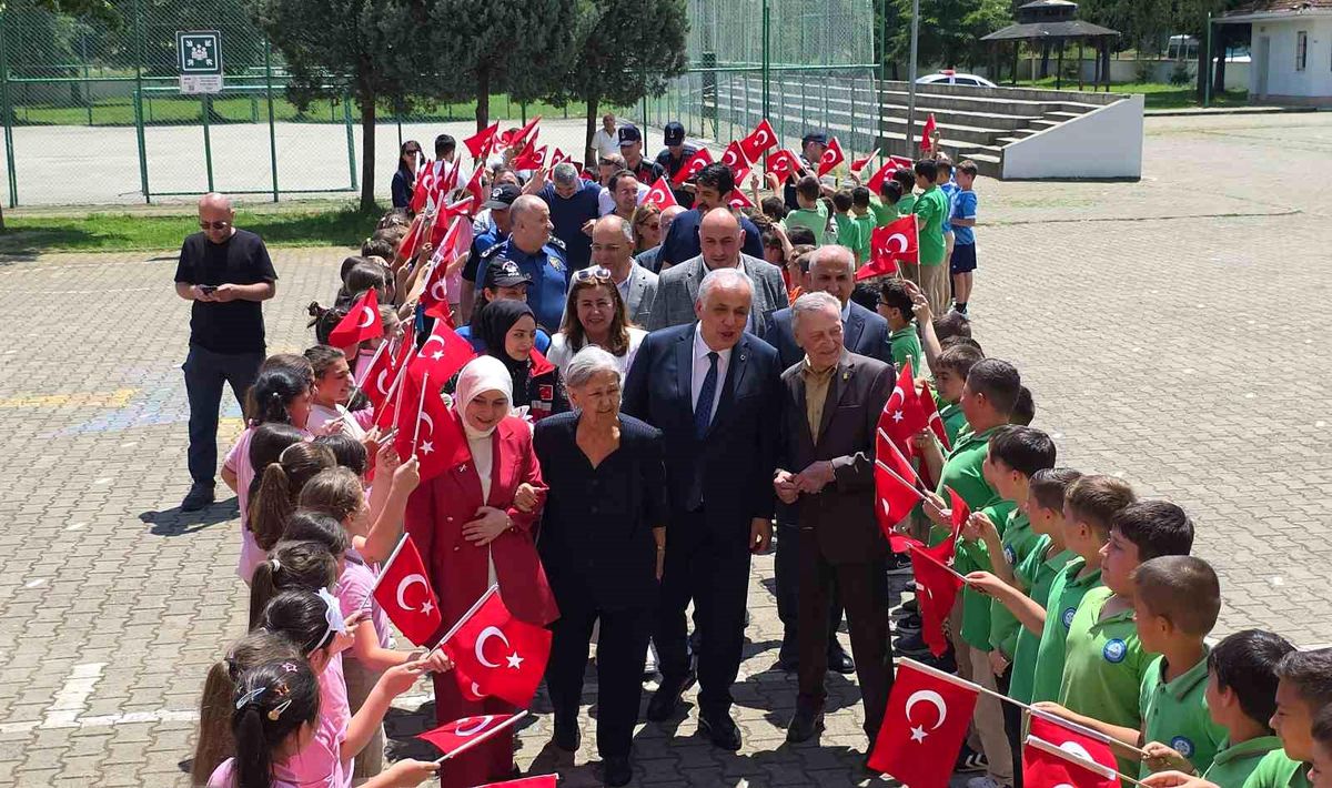 Şehit annesinin adına salon açıldı