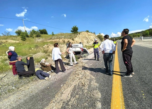 Elazığ'da Takla Atan Araçta 3 Yaralı