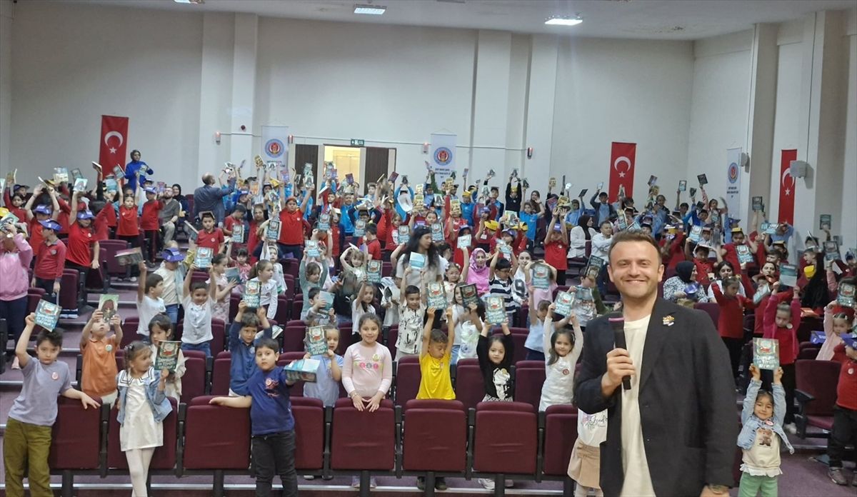 Espiye\'de Şehit Mezarlığı ve Çocuk Edebiyatı Şenliği