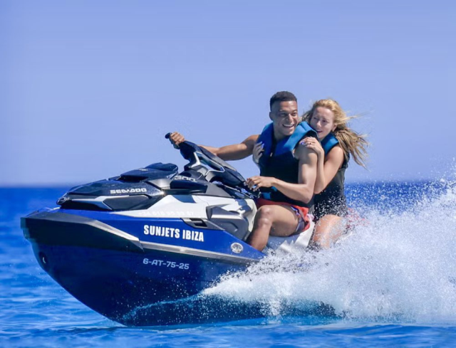 Ester ile çıktığı tatil Mbappe'ye çok pahalıya patladı
