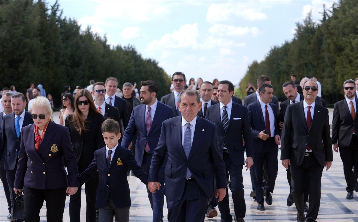 Galatasaray Heyeti Anıtkabir\'i Ziyaret Etti