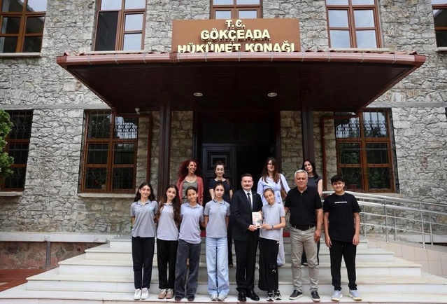 Gökçeada'da Çocuklardan Kitap