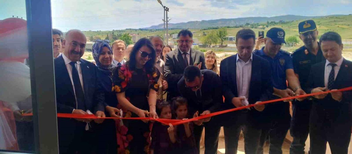 Gölbaşı\'nda Yılsonu Sergisi Açıldı