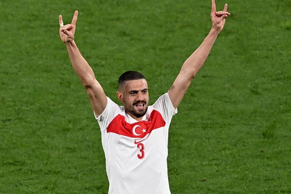 Merih Demiral\'ın Fener\'e gelmek için yaptığı fedakarlığa bakın