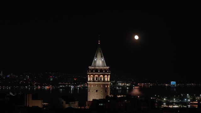 İstanbul'da Dolunay Görsel Şöleni