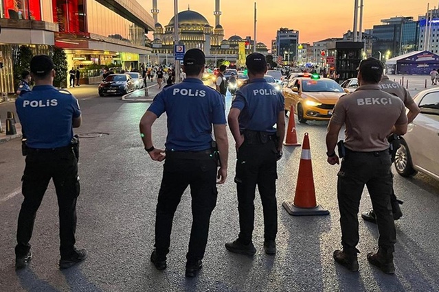 İstanbul'da dün akşam 1018 kişi gözaltına alındı