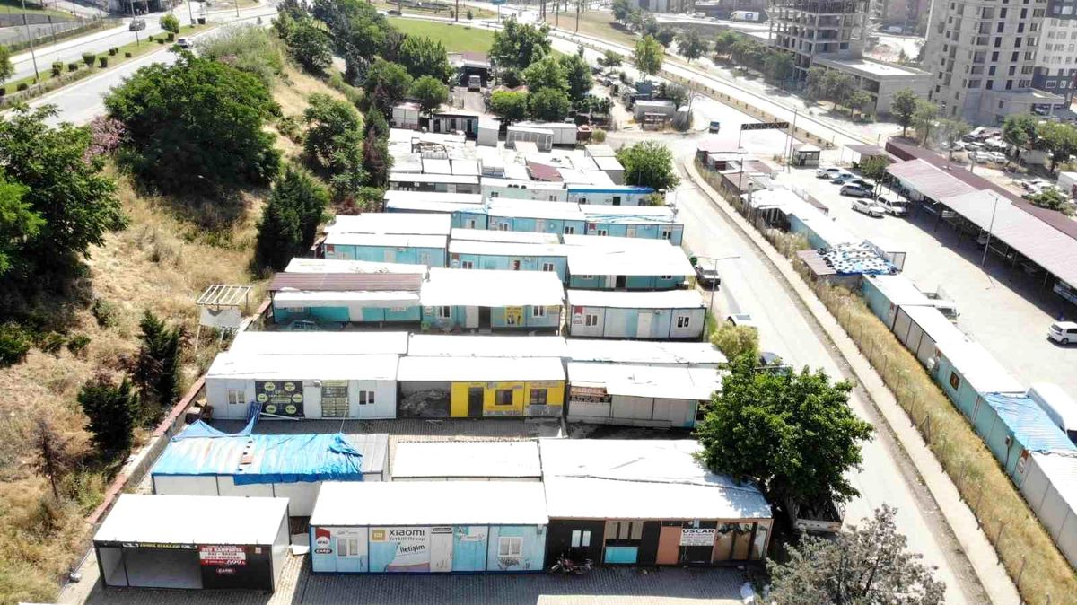 Kahramanmaraş\'ta esnafa verilen konteynerler kaldırılmaya başlandı
