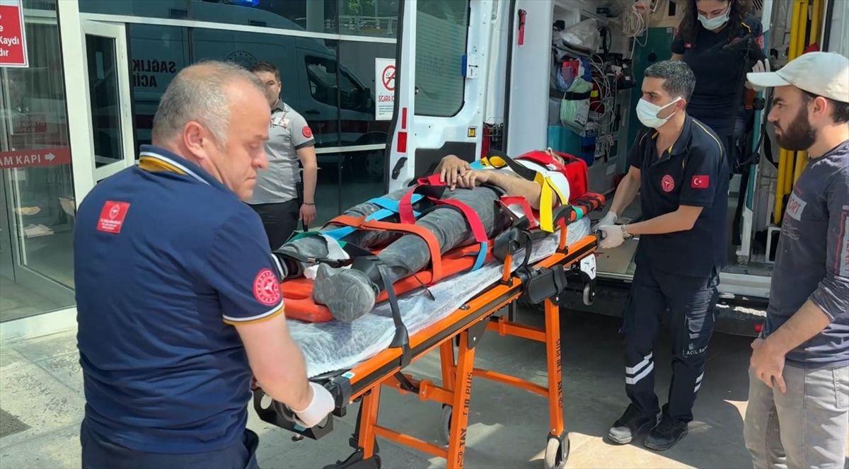 İskeleden Düşen İşçi Hastaneye Kaldırıldı