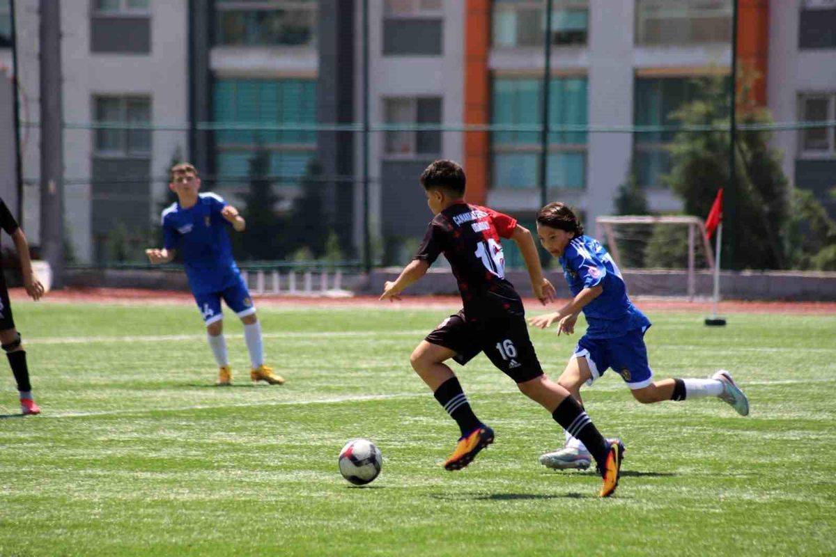 Karabük\'te Okul Sporları Futbol Müsabakaları Başladı