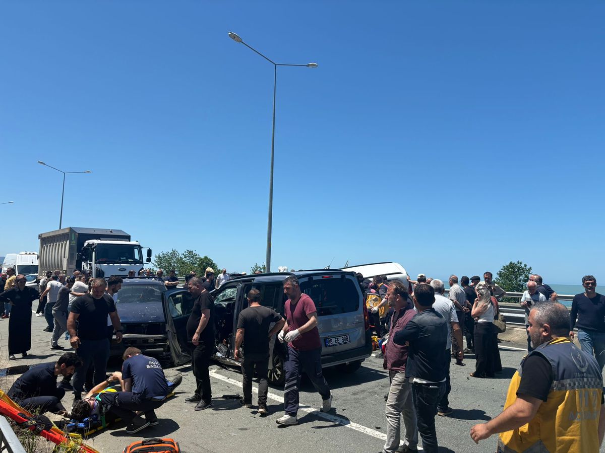 Rize\'de Trafik Kazası: 2 Ölü, 3 Yaralı