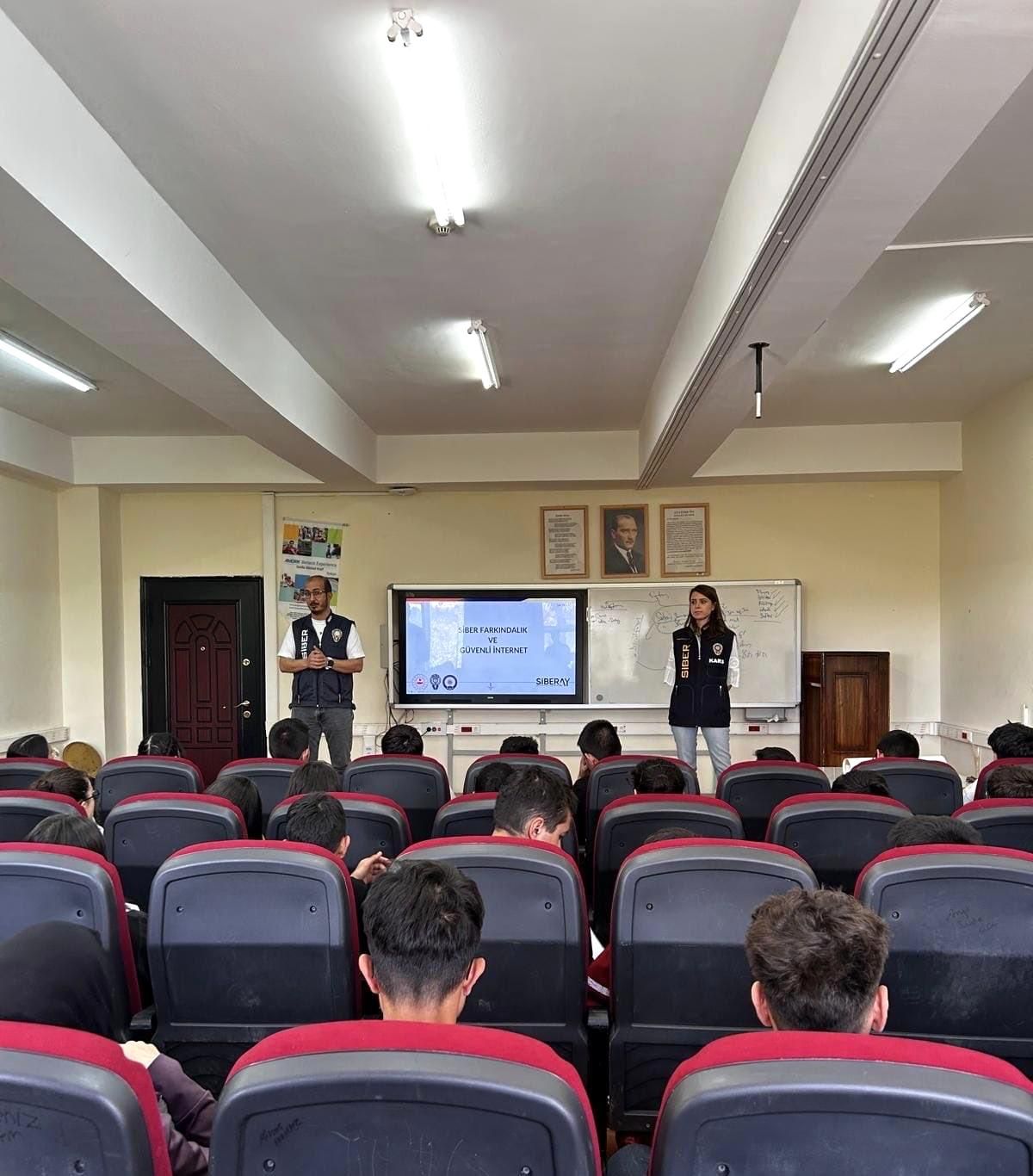 Kars\'ta Gençlere Siber Güvenlik Eğitimi