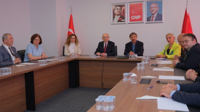 Kılıçdaroğlu yönetimi, <a class='keyword-sd' href='/ozgur-ozel/' title='Özgür Özel'>Özgür Özel</a> döneminde yapılan tüm ihraçları iptal etti