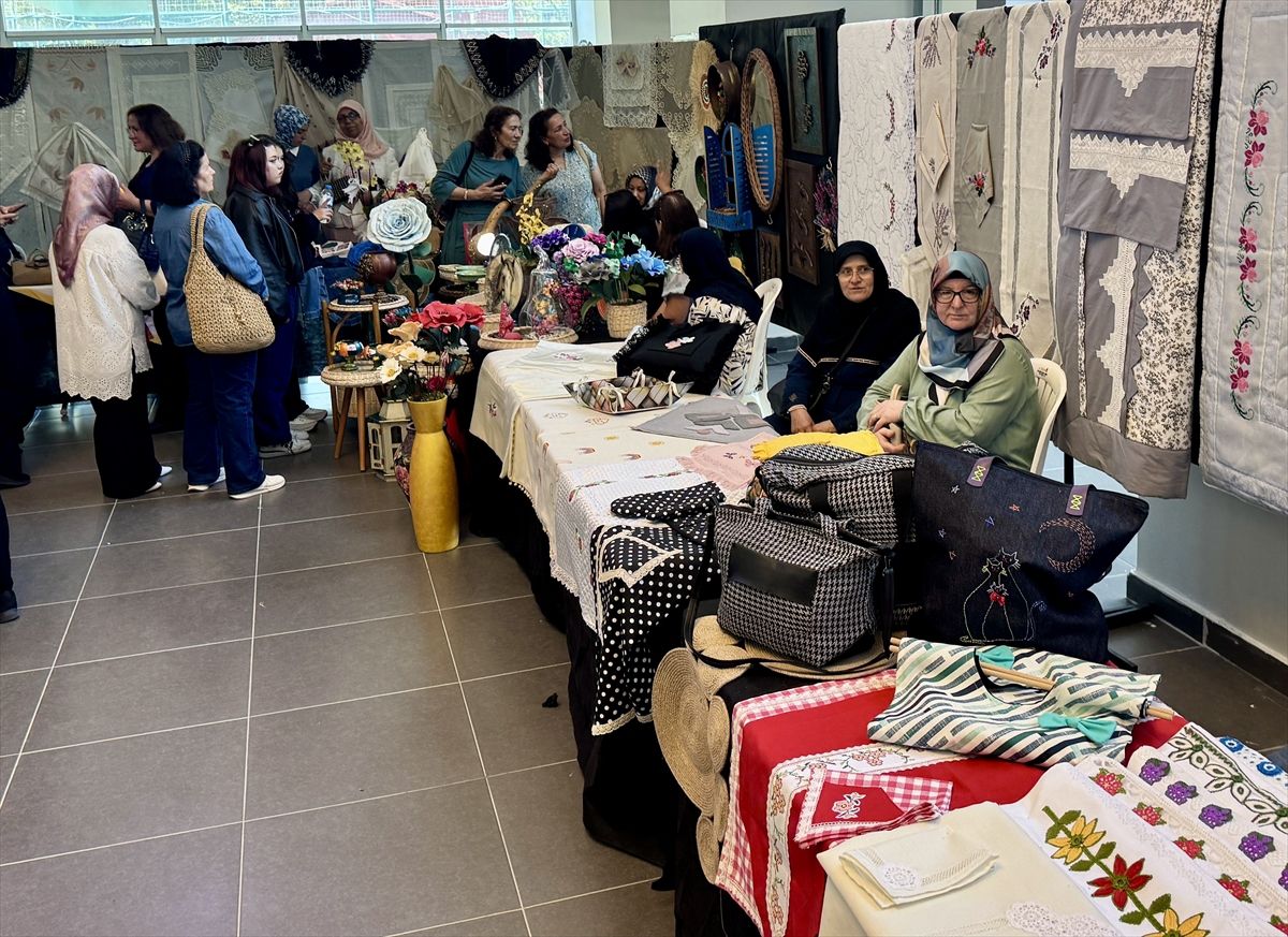 Kırşehir\'de Yıl Sonu Sergisi Açıldı