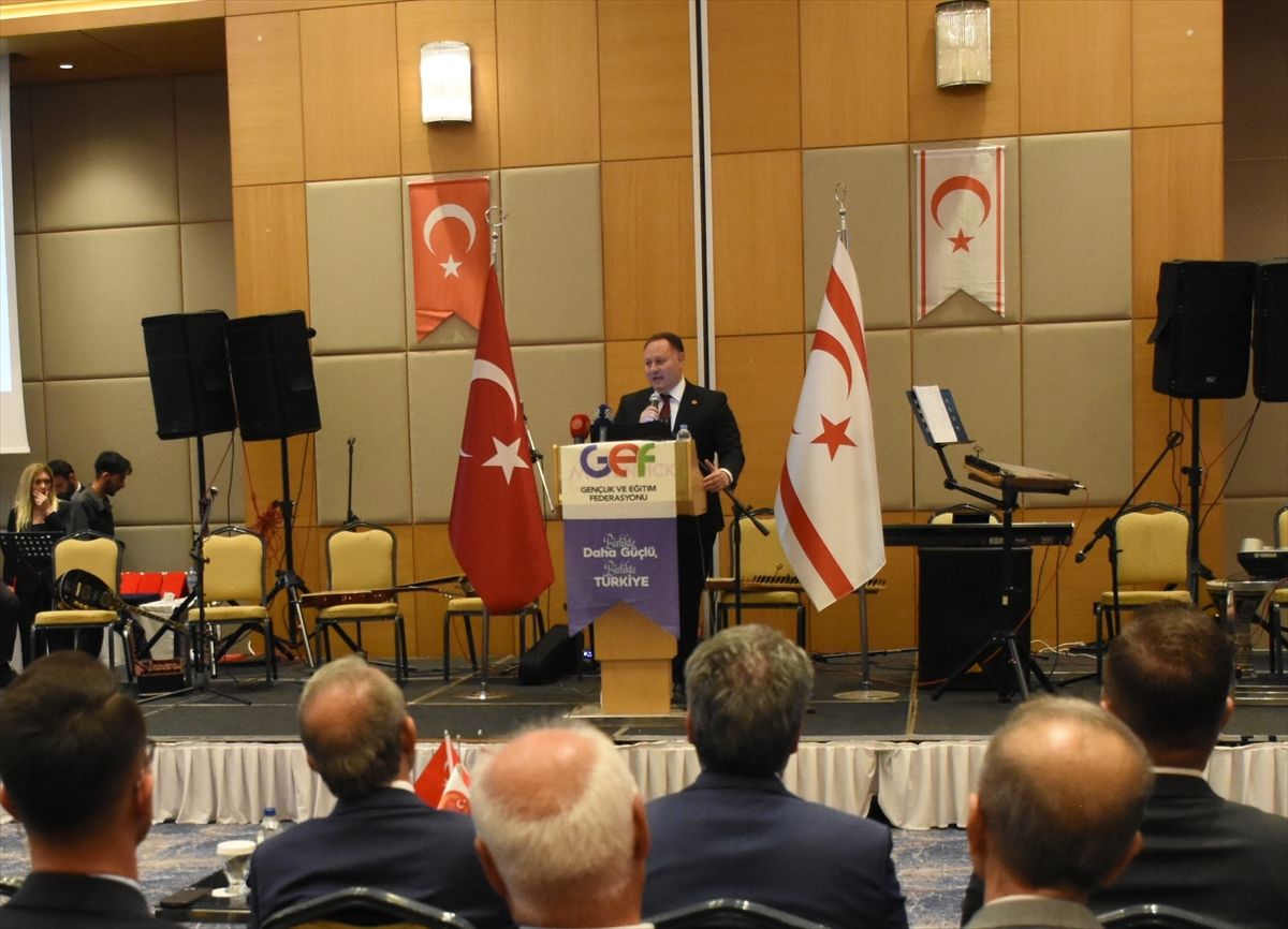 Öztürkler: Rumlar Ada\'yı Yönetmek İstiyor