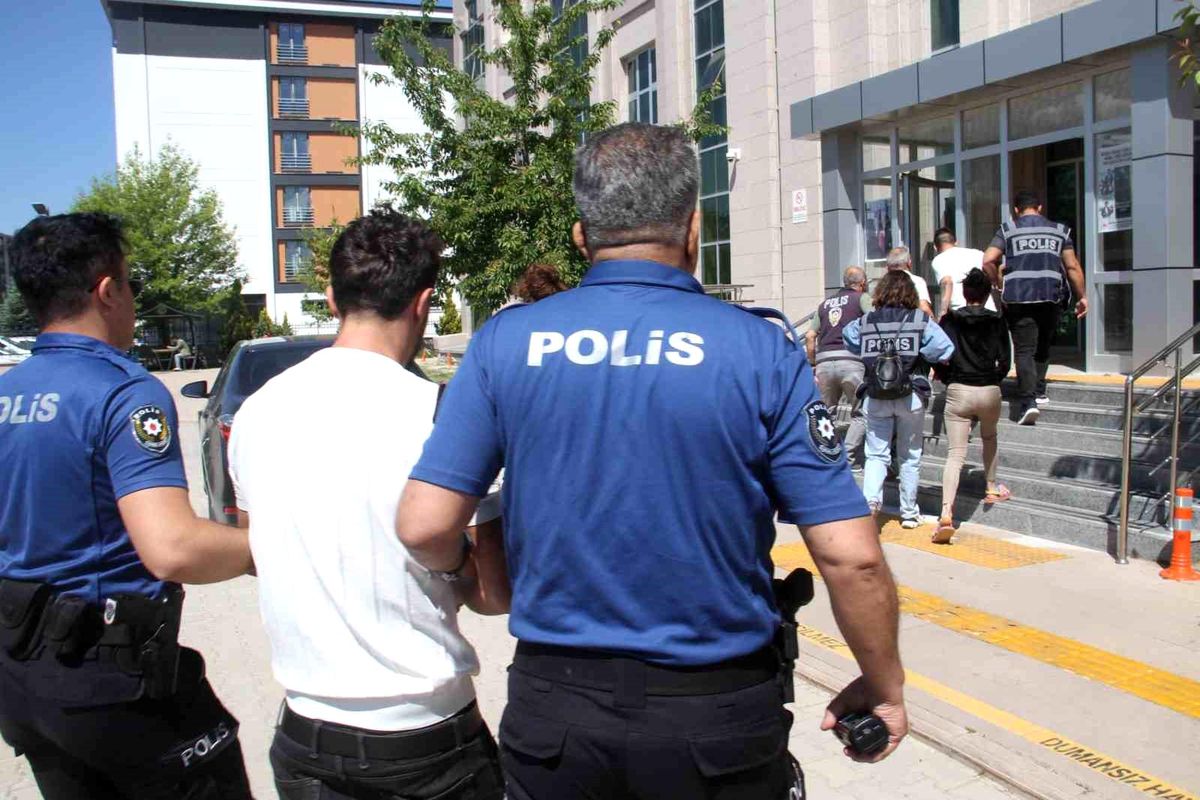 Sahte Altın Dolandırıcılığı: 5 Şüpheli Adliyeye Sevk Edildi