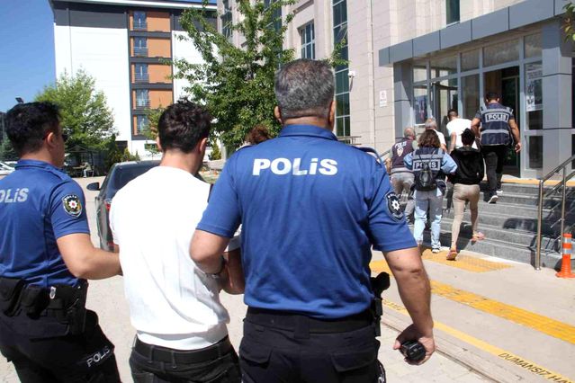 Sahte Altın Dolandırıcılığı: 5 Şüpheli Adliyeye Sevk Edildi