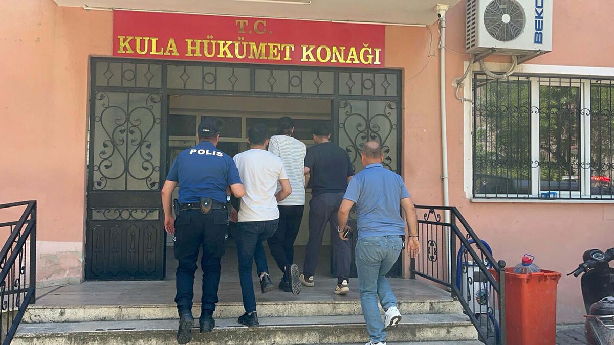 Kula\'da pompalı tüfekli saldırı: 2 yaralı, 1 tutuklama