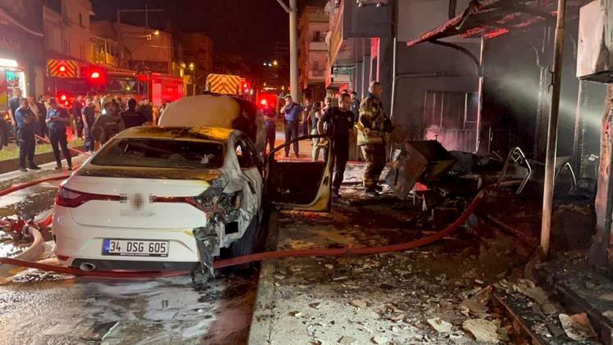 Bursa\'da Mobilya Deposunda Yangın