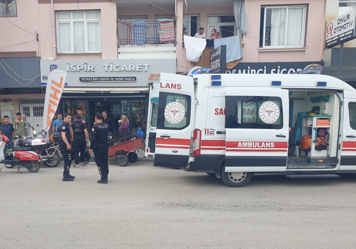 Kadirli\'de Motosikletle Yaya Çarpıştı