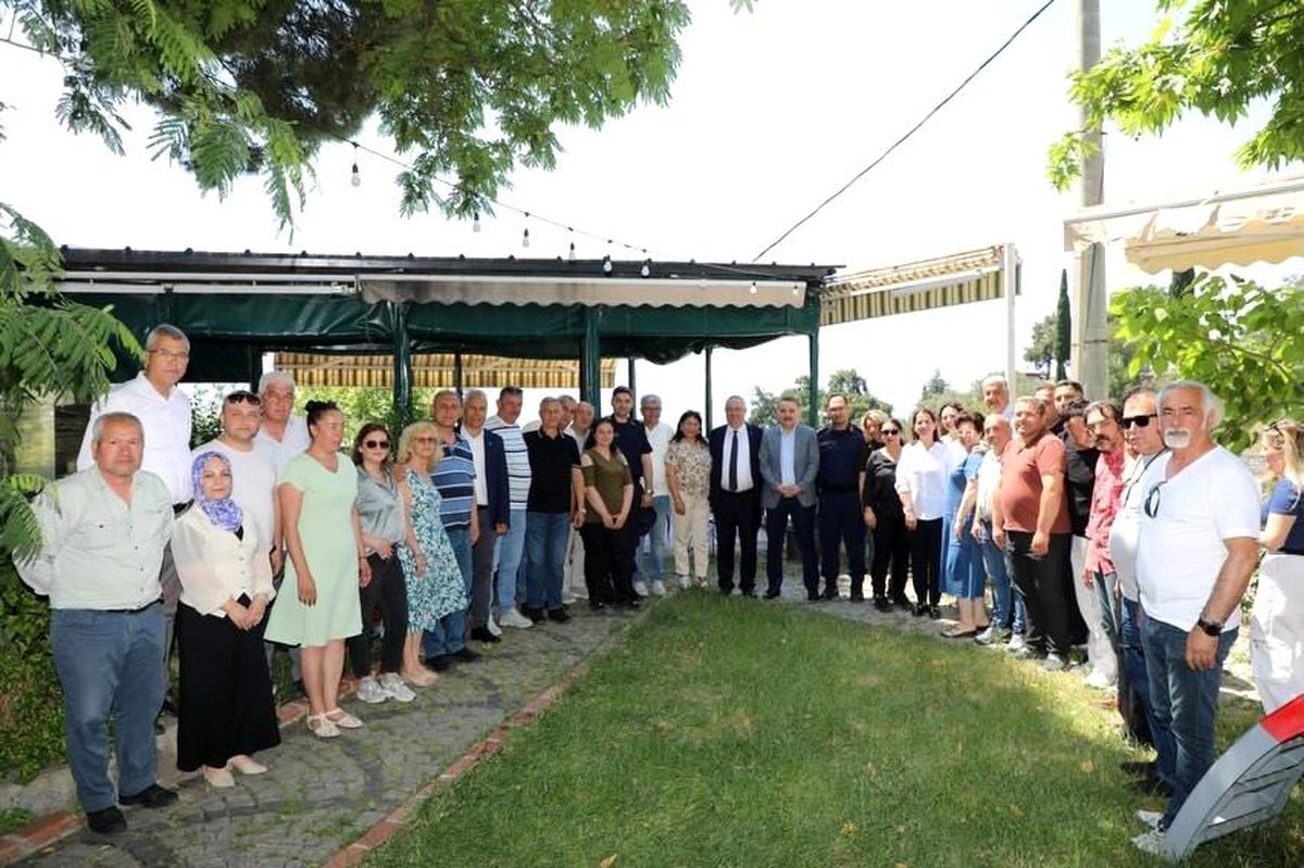 Protokol ve muhtarlar Altınoluk\'ta bir araya geldi