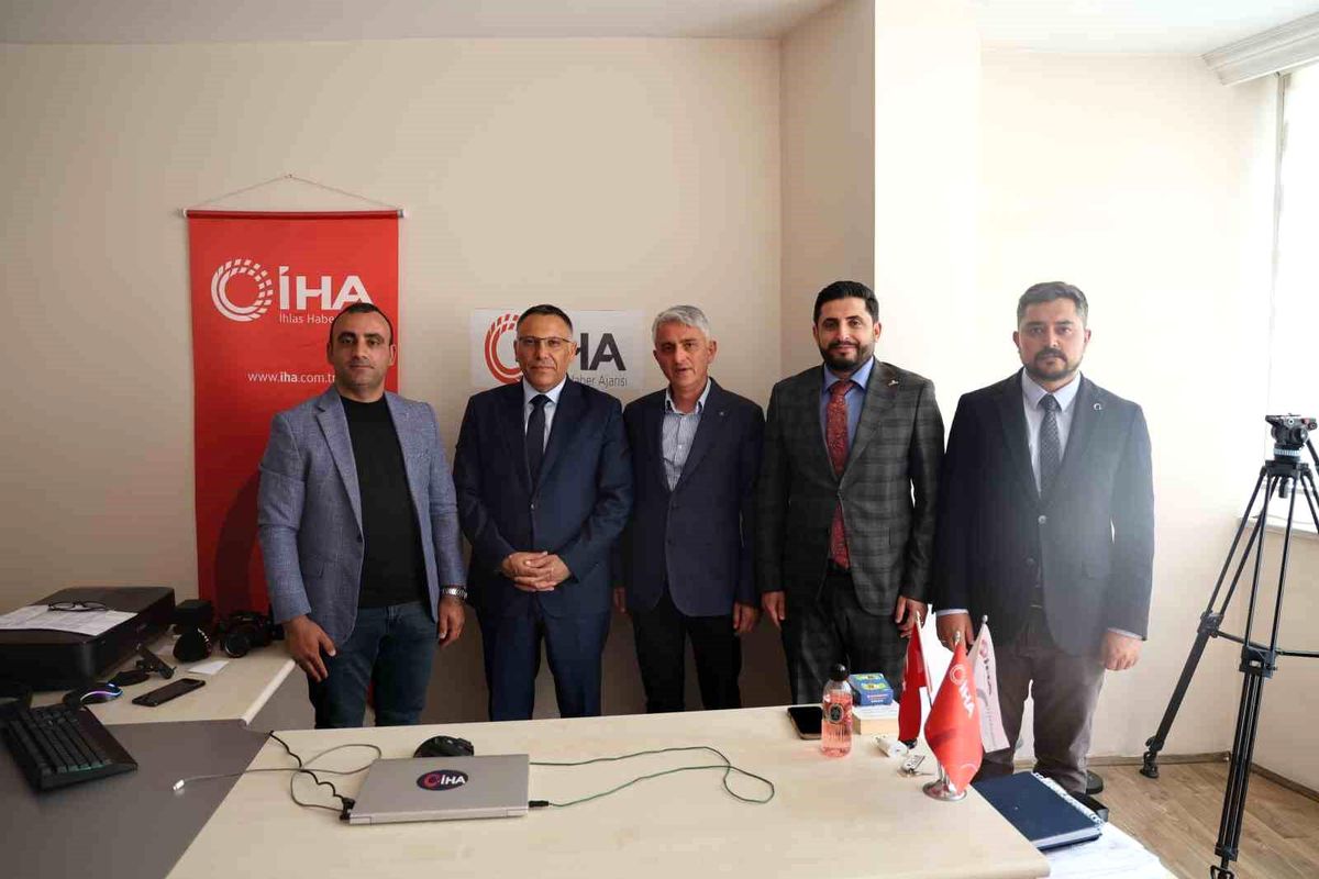 Iğdır Üniversitesi Rektörü İHA\'yı Ziyaret Etti