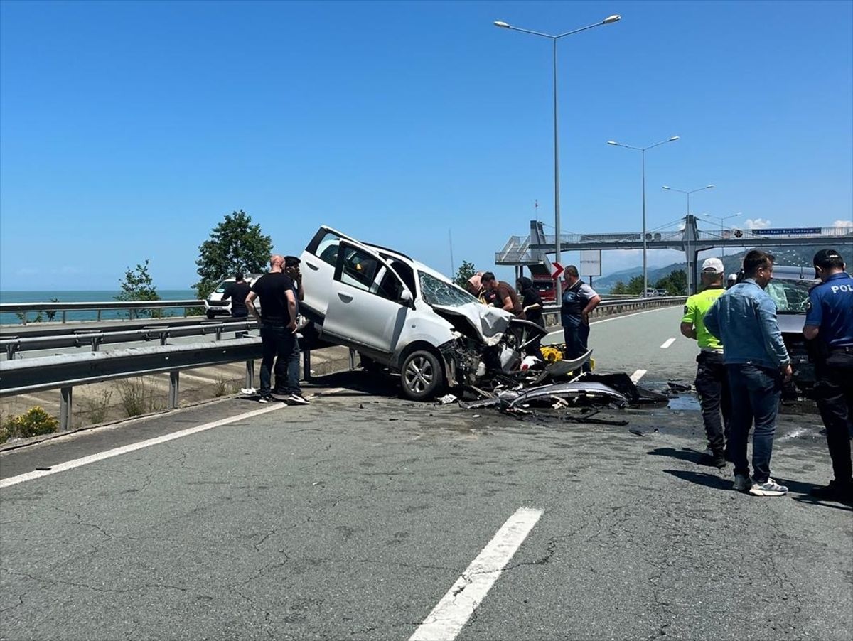 Rize\'de Trafik Kazası: 2 Ölü, 3 Yaralı