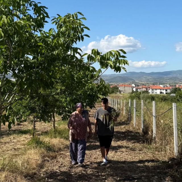 Roma'da evlenen Cengiz Ünder ile Bilge Yenigül Balıkesir'e gitti 