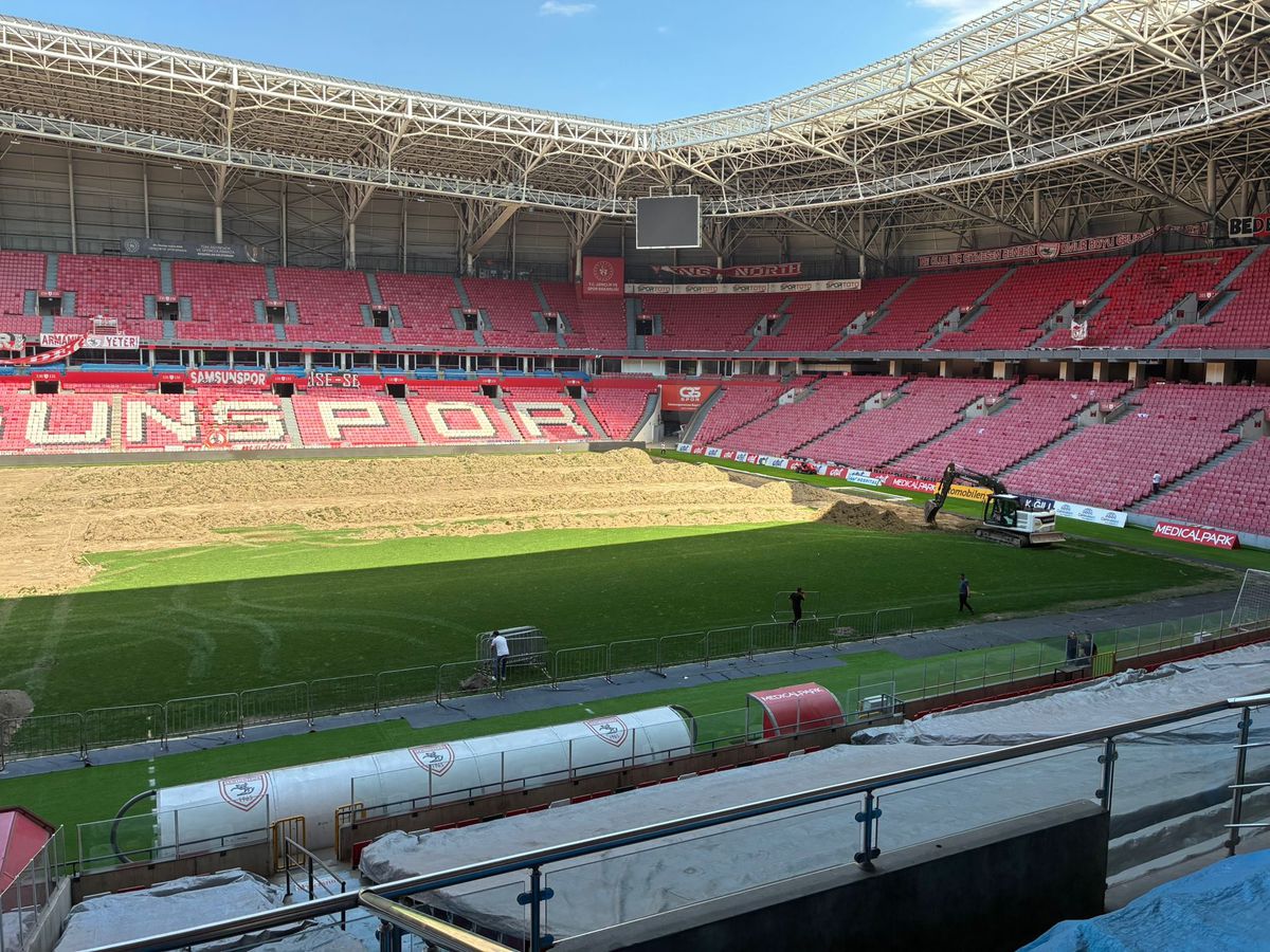 Samsun Stadyumu\'nda Zemin Yenileme Çalışmaları