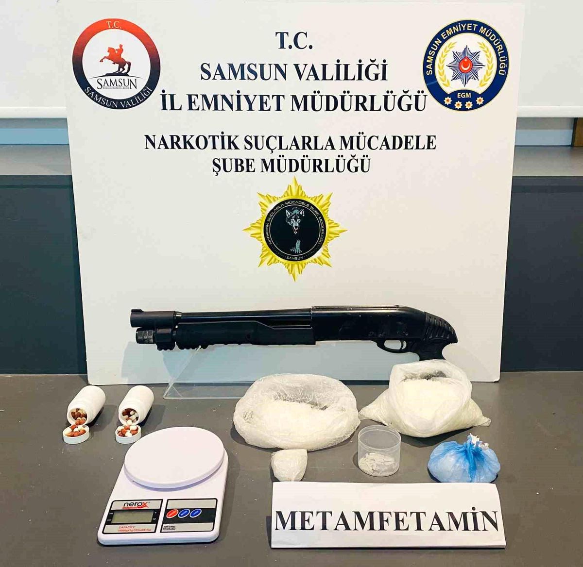 Samsun\'da Narkotik Operasyonu: 831 Gram Metamfetamin Ele Geçirildi