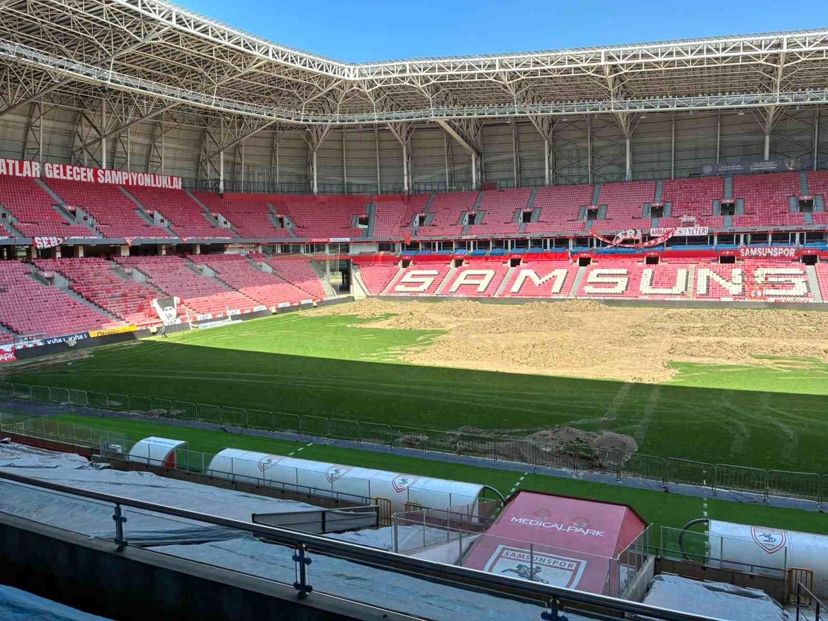Samsunspor\'un Stadında Bakım Çalışmaları Devam Ediyor