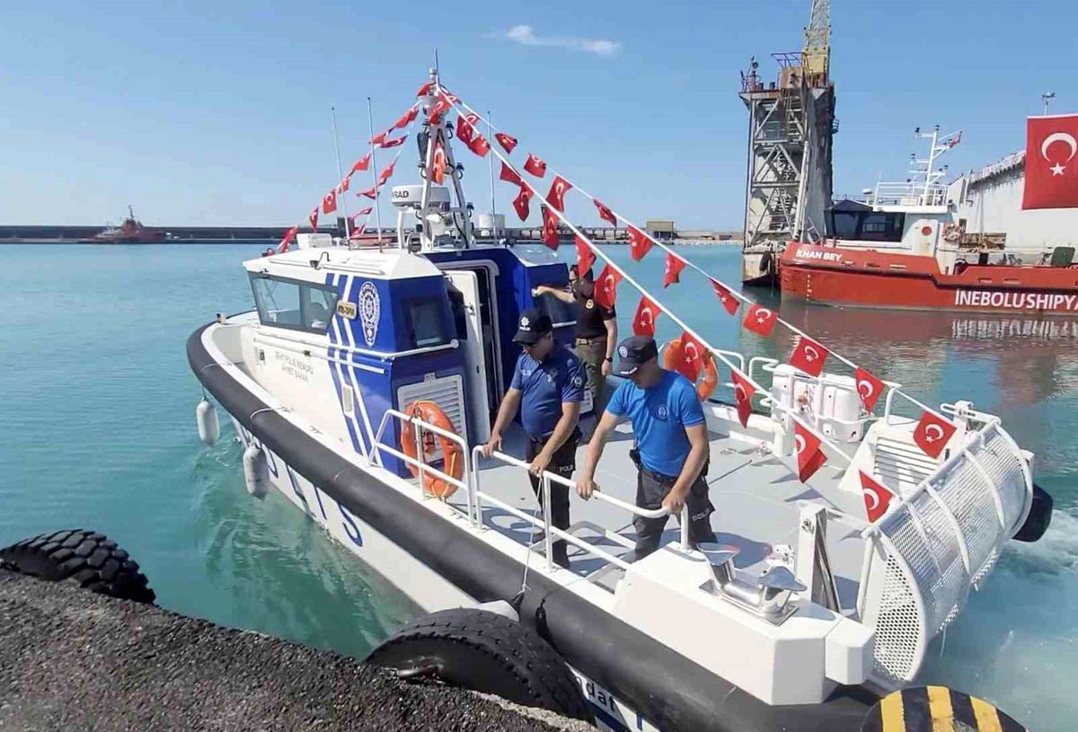 Kastamonu\'da Şehit Polis Ahmet Şahan\'ın İsmi Deniz Kontrol Botuna Verildi