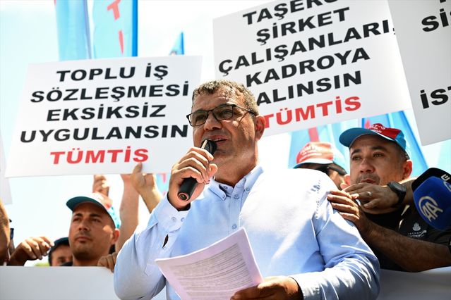 Taşeron İşçiler İBB'yi Protesto Etti