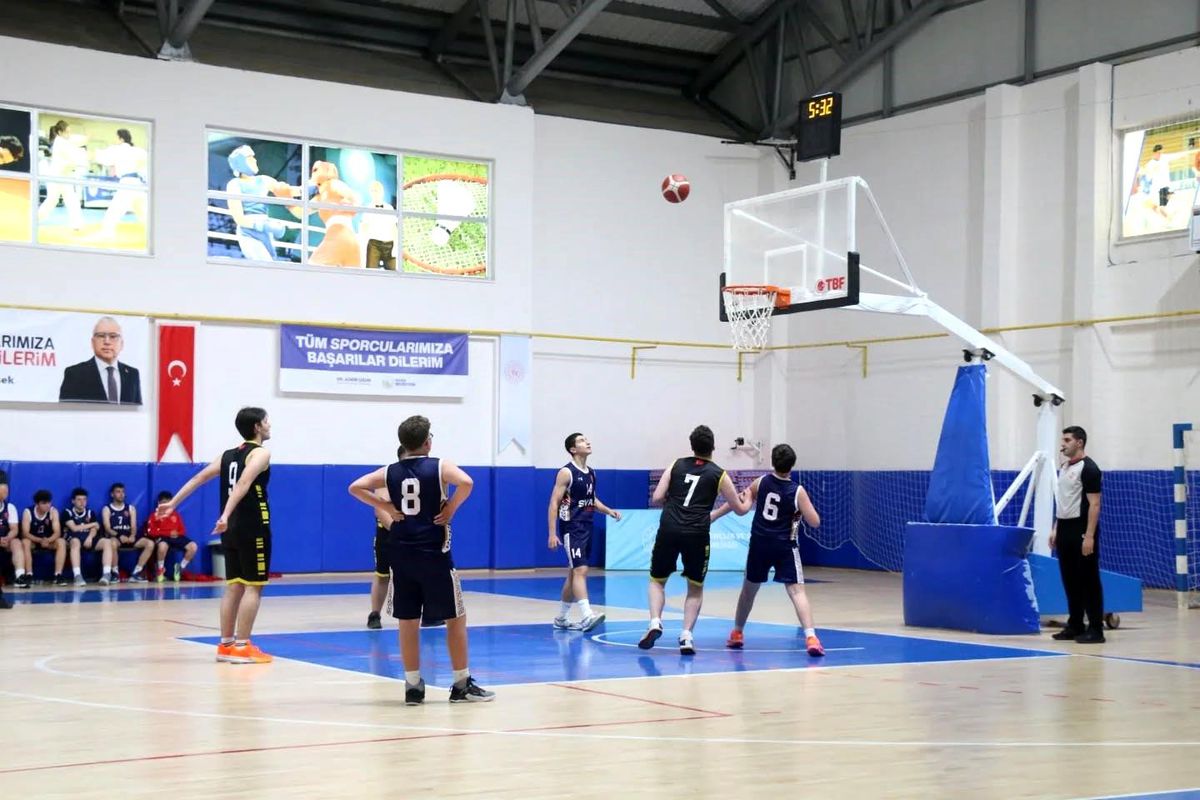 Sivas\'ta Gençler B Basketbol İl Birinciliği Heyecanı