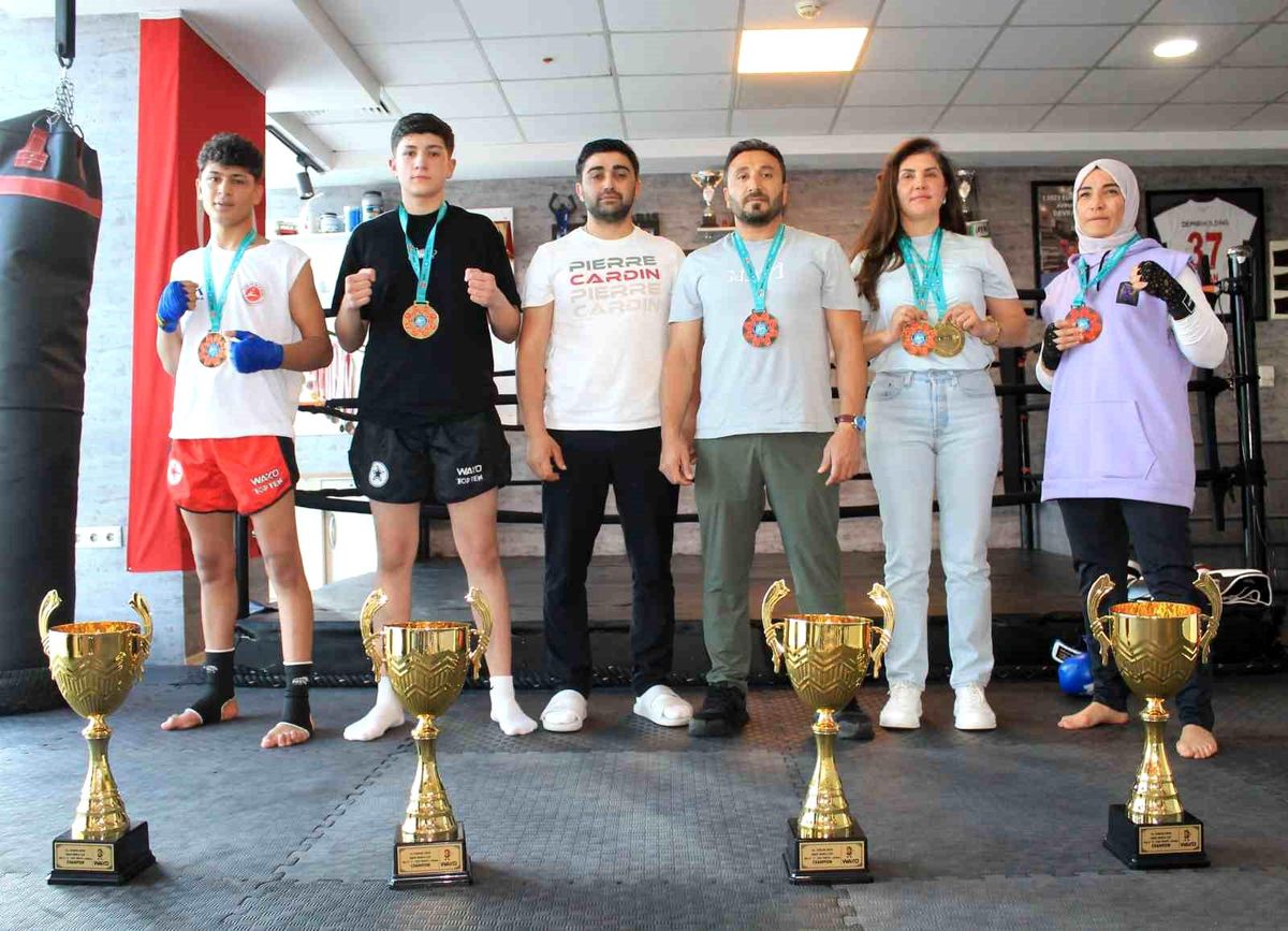 Sivaslı Sporcular WAKO Dünya Kupası\'nda Başarı Elde Etti