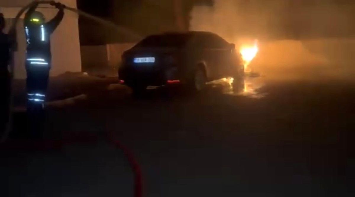 Siverek\'te park halindeki otomobil alevlere teslim oldu