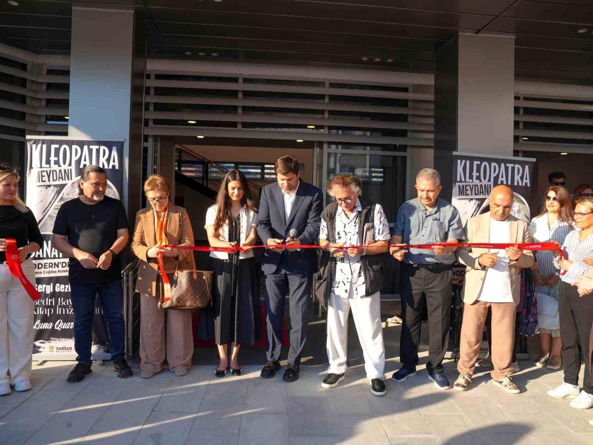 Tarsus\'ta tarih ve sanatın buluşma noktası Kleopatra Meydanı açıldı